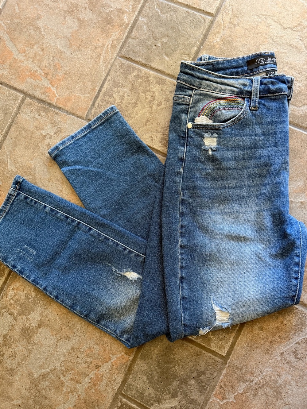 JUDY BLUE Straight Fit Distressed Cropped Jeans with Rainbow Pocket Detail